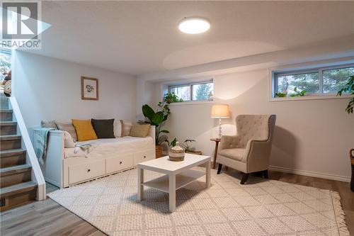 190 Ridgemount Avenue, Greater Sudbury, ON - Indoor Photo Showing Living Room