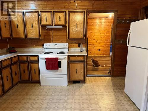 2013 Hepburn Drive, Fruitvale, BC - Indoor Photo Showing Kitchen