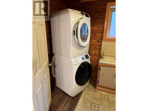 2013 Hepburn Drive, Fruitvale, BC - Indoor Photo Showing Laundry Room