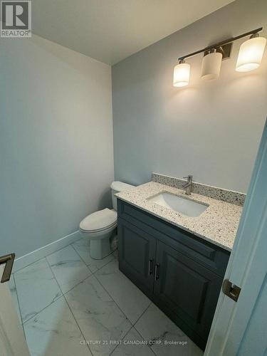 470 Jessica Way Road, London, ON - Indoor Photo Showing Bathroom