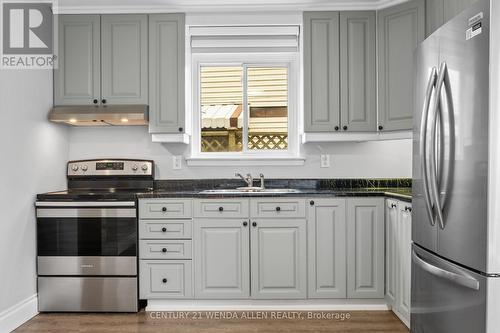 292 Chaleur Avenue, Oshawa, ON - Indoor Photo Showing Kitchen