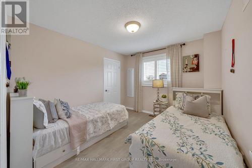 47 Stratton Crescent, Whitby, ON - Indoor Photo Showing Bedroom