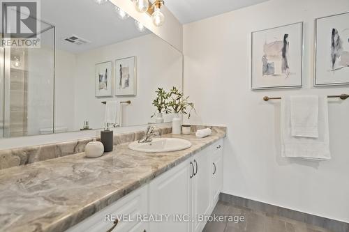 211 - 21 Brookhouse Drive, Clarington, ON - Indoor Photo Showing Bathroom