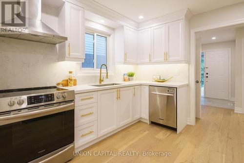 163 Joanna Crescent, Vaughan, ON - Indoor Photo Showing Kitchen With Upgraded Kitchen