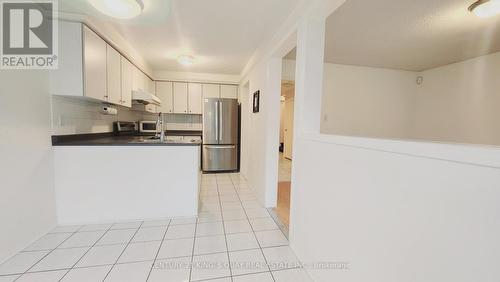 22 Elmpark Court, Richmond Hill, ON - Indoor Photo Showing Kitchen