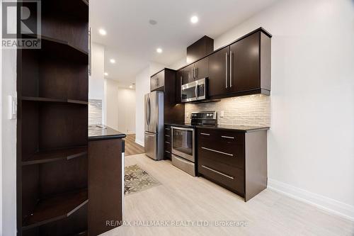 114 - 18 Harding Boulevard, Richmond Hill, ON - Indoor Photo Showing Kitchen With Stainless Steel Kitchen