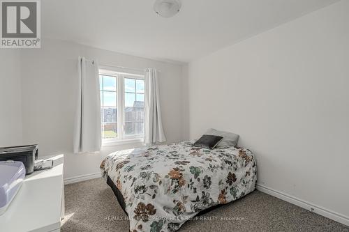 2252 Grainger Loop, Innisfil, ON - Indoor Photo Showing Bedroom