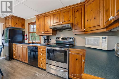 7674 Black River Road, Georgina, ON - Indoor Photo Showing Kitchen With Double Sink