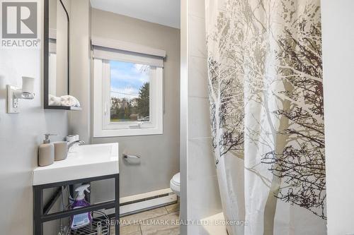 7674 Black River Road, Georgina, ON - Indoor Photo Showing Bathroom