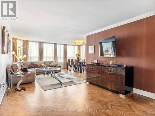 604 - 7 Townsgate Drive, Vaughan, ON - Indoor Photo Showing Living Room