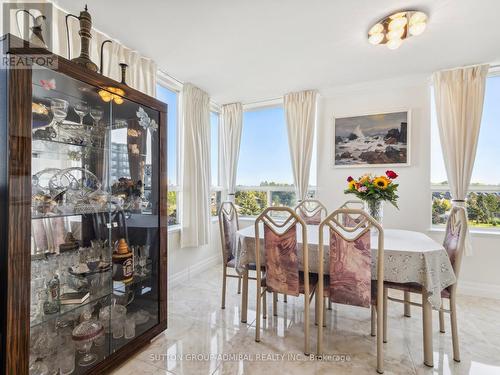 604 - 7 Townsgate Drive, Vaughan, ON - Indoor Photo Showing Dining Room