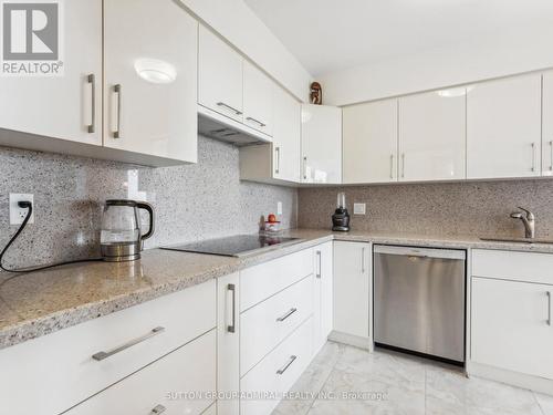 604 - 7 Townsgate Drive, Vaughan, ON - Indoor Photo Showing Kitchen With Upgraded Kitchen