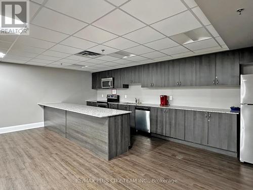 2218 - 481 Rupert Avenue, Whitchurch-Stouffville, ON - Indoor Photo Showing Kitchen