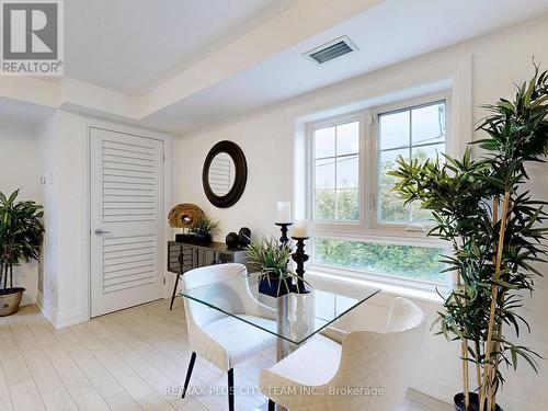 2218 - 481 Rupert Avenue, Whitchurch-Stouffville, ON - Indoor Photo Showing Dining Room