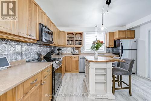 42 Dayfoot Drive, Halton Hills, ON - Indoor Photo Showing Kitchen