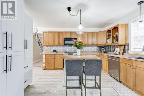 42 Dayfoot Drive, Halton Hills, ON - Indoor Photo Showing Kitchen