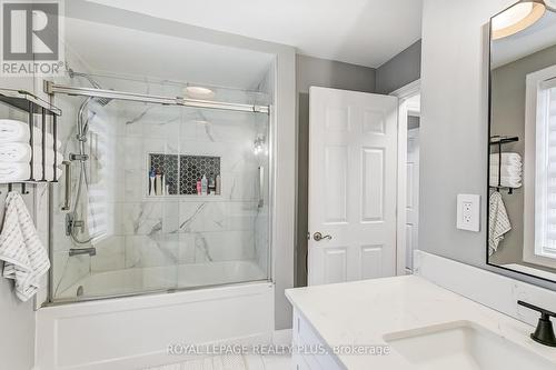 42 Dayfoot Drive, Halton Hills, ON - Indoor Photo Showing Bathroom