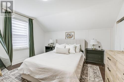 42 Dayfoot Drive, Halton Hills, ON - Indoor Photo Showing Bedroom