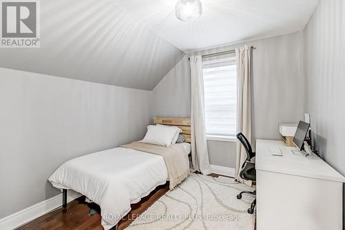 42 Dayfoot Drive, Halton Hills, ON - Indoor Photo Showing Bedroom