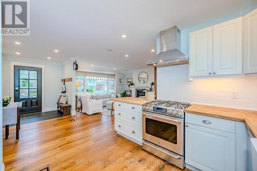 433 Pinegrove Road, Oakville, ON - Indoor Photo Showing Kitchen