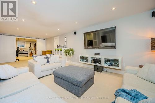 433 Pinegrove Road, Oakville, ON - Indoor Photo Showing Living Room