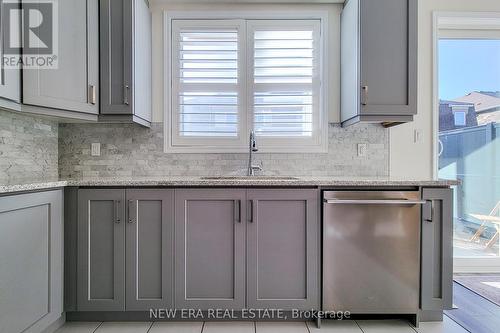 3334 Erasmum Street, Oakville, ON - Indoor Photo Showing Kitchen With Upgraded Kitchen