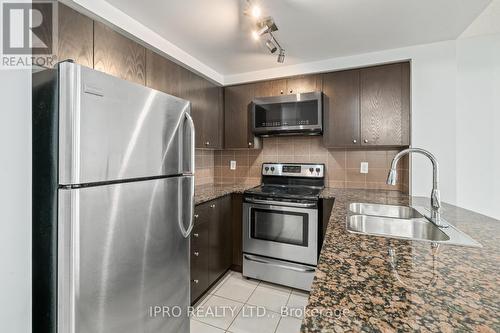 9 George Street, Brampton, ON - Indoor Photo Showing Kitchen With Stainless Steel Kitchen With Double Sink With Upgraded Kitchen