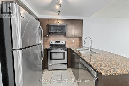 9 George Street, Brampton, ON - Indoor Photo Showing Kitchen With Stainless Steel Kitchen With Double Sink With Upgraded Kitchen