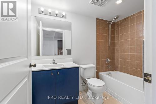 9 George Street, Brampton, ON - Indoor Photo Showing Bathroom