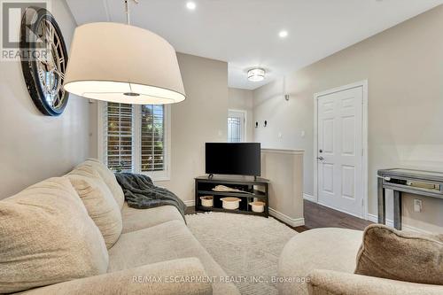 42 Stevenson Street, Hamilton, ON - Indoor Photo Showing Living Room