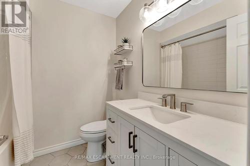 42 Stevenson Street, Hamilton, ON - Indoor Photo Showing Bathroom