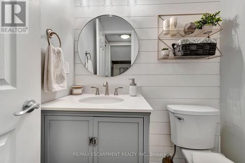 42 Stevenson Street, Hamilton, ON - Indoor Photo Showing Bathroom