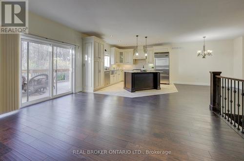 550 Pinery Trail, Waterloo, ON - Indoor Photo Showing Living Room