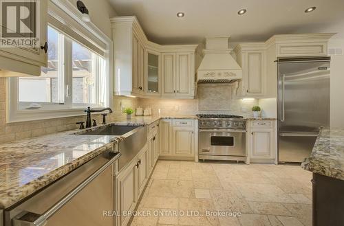 550 Pinery Trail, Waterloo, ON - Indoor Photo Showing Kitchen With Stainless Steel Kitchen With Upgraded Kitchen