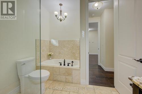 550 Pinery Trail, Waterloo, ON - Indoor Photo Showing Bathroom