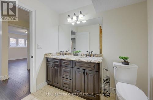 550 Pinery Trail, Waterloo, ON - Indoor Photo Showing Bathroom