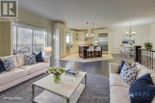 550 Pinery Trail, Waterloo, ON - Indoor Photo Showing Living Room