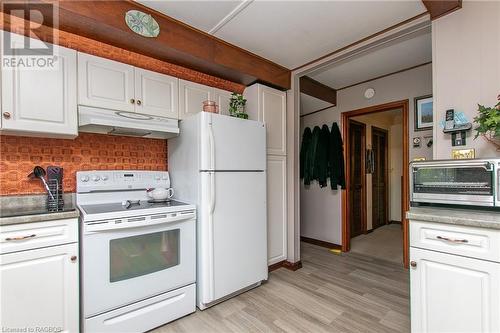 400454 Grey Road 4, Grey Highlands, ON - Indoor Photo Showing Kitchen