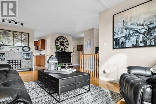 1142 Deerfield Drive, Kingston (City Northwest), ON - Indoor Photo Showing Living Room