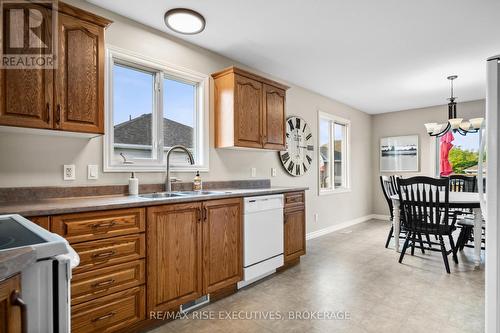 1142 Deerfield Drive, Kingston (City Northwest), ON - Indoor Photo Showing Kitchen With Double Sink