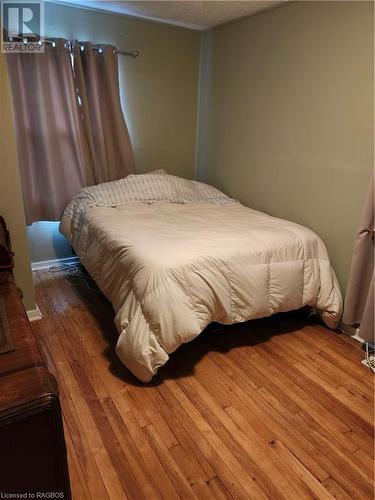 Bedroom with wood-type flooring - 765 7Th Street A E, Owen Sound, ON - Indoor Photo Showing Bedroom