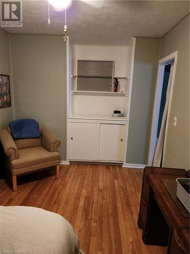 Living area featuring a textured ceiling and light hardwood / wood-style floors - 765 7Th Street A E, Owen Sound, ON - Indoor