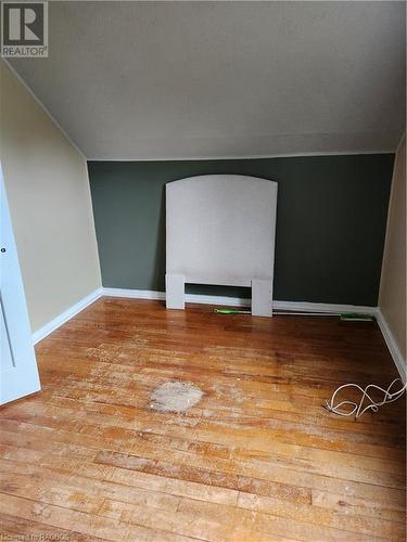 Spare room with light hardwood / wood-style floors and vaulted ceiling - 765 7Th Street A E, Owen Sound, ON - Indoor Photo Showing Other Room