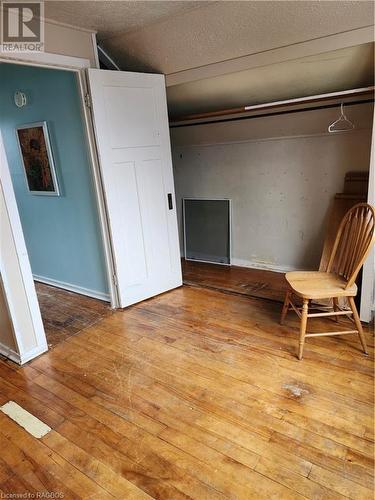 Unfurnished bedroom with a textured ceiling, light wood-type flooring, and lofted ceiling - 765 7Th Street A E, Owen Sound, ON - Indoor