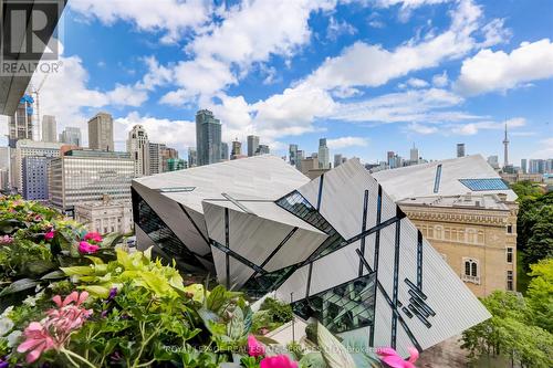 902 - 206 Bloor Street W, Toronto, ON - Outdoor With View