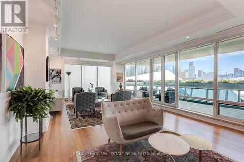 902 - 206 Bloor Street W, Toronto, ON - Indoor Photo Showing Living Room