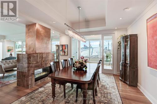 902 - 206 Bloor Street W, Toronto, ON - Indoor Photo Showing Dining Room