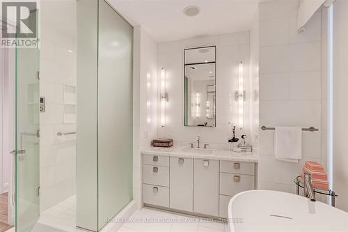 902 - 206 Bloor Street W, Toronto, ON - Indoor Photo Showing Bathroom