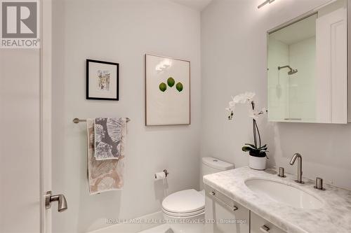 902 - 206 Bloor Street W, Toronto, ON - Indoor Photo Showing Bathroom