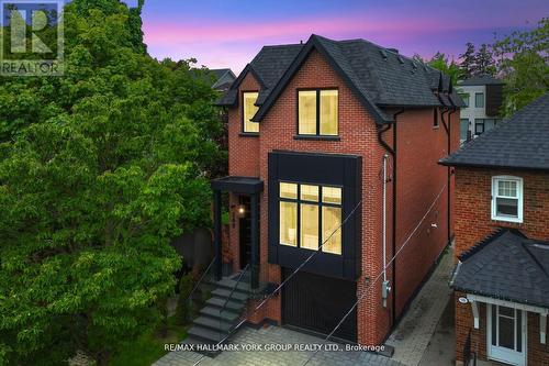 100 Roe Avenue, Toronto, ON - Outdoor